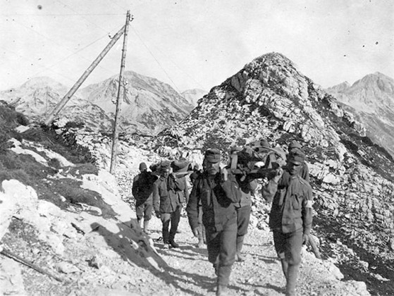 Soldaten oberhalb des Isonzo