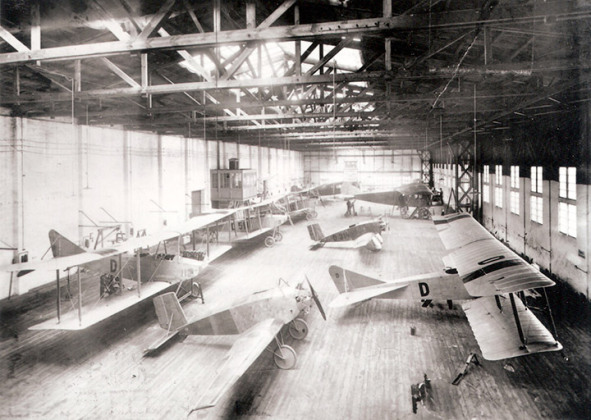 Die Albatros-Flugzeugwerke in Johannisthal bei Berlin: 1914 gründet die Firma 