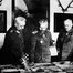 Paul von Hindenburg (links) mit Kaiser Wilhelm II. (Mitte) und Erich Ludendorff (rechts)