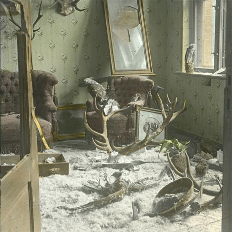 Die zerstörte Wohnung eines Försters im ostpreußischen Muschaken