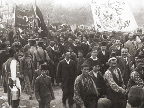 Menschenmenge aus türkischen Männern