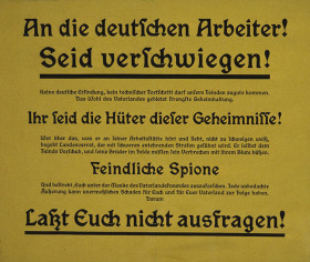 Ein deutsches Plakat warnt Arbeiter vor Spionen.